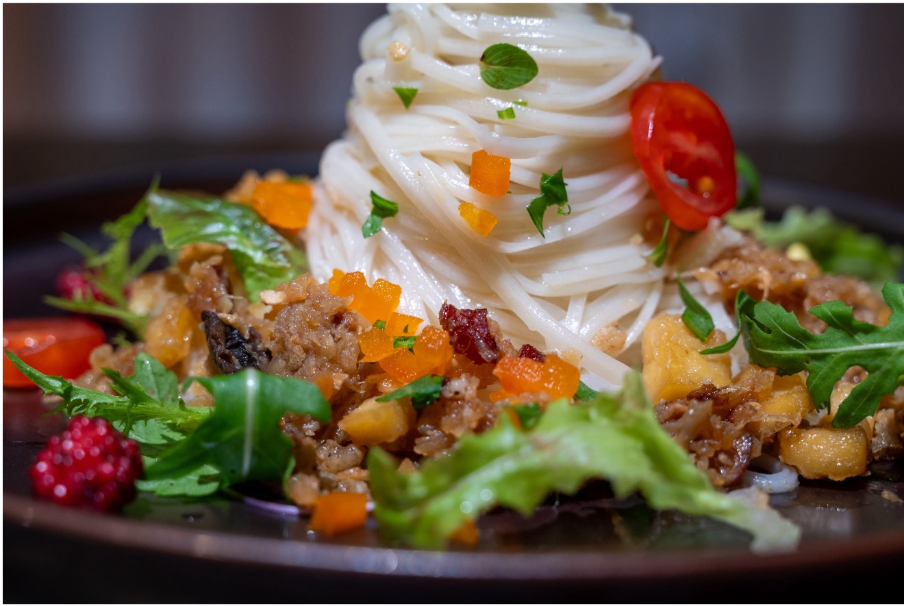 647期｜萬素茹易——【四味之喜：讓料理成為快樂的修行】(下篇) 香料堅果醬、雪蓮胡桃泥、炙香蔬果沙拉／姜淑惠醫師及健康之道同仁 教人吃飯的醫師(標題圖檔)